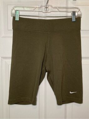 Nike 🟣 Size Medium 9" Bike Shorts in Olive Green